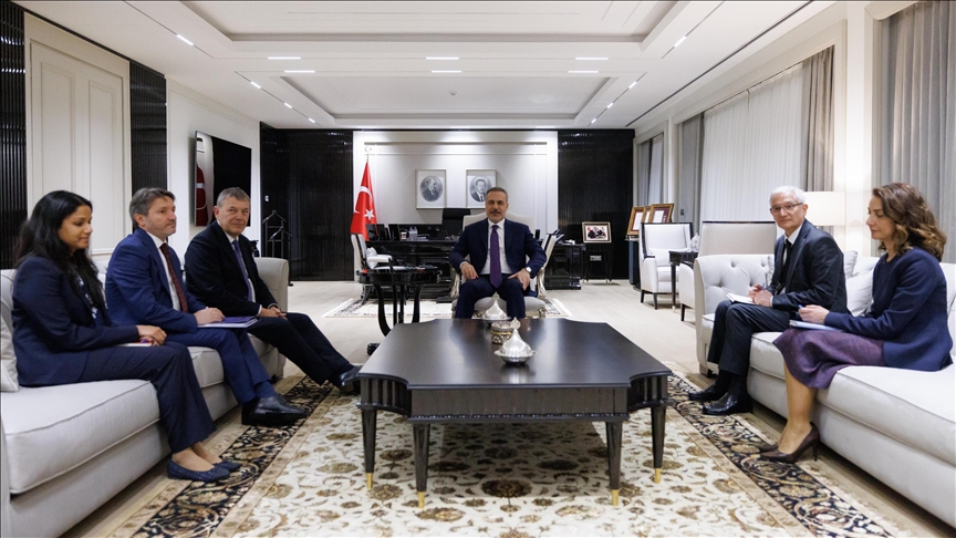 Turkish foreign minister meets with head of UN agency for Palestinian refugees