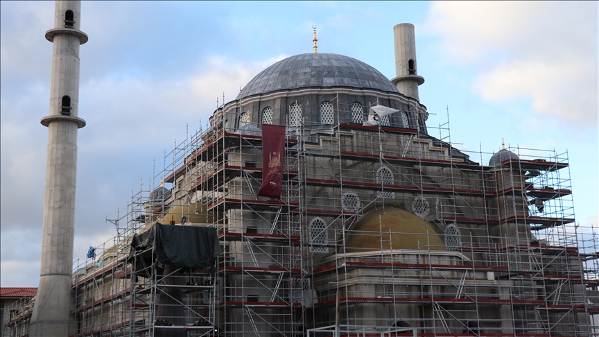 Fransa'da ırkçı söylemin hedefi olan Eyüp Sultan Camisi'ne kısa sürede 50 bin avro bağış yapıldı