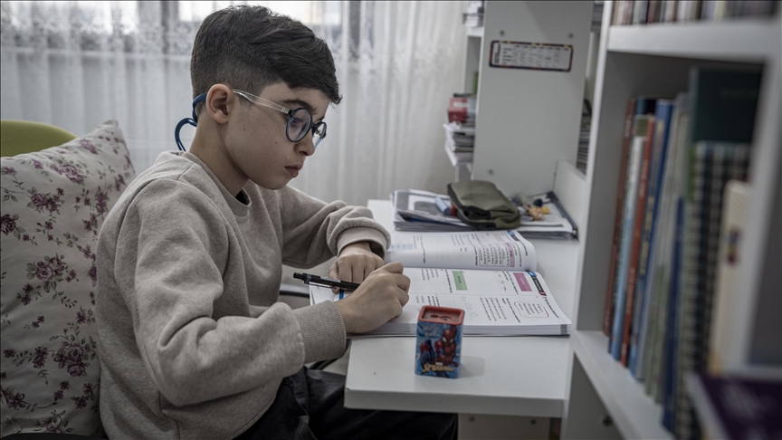 DMD hastası Ahmet'in tek hayali koşmak ve çocukluğunu yaşamak