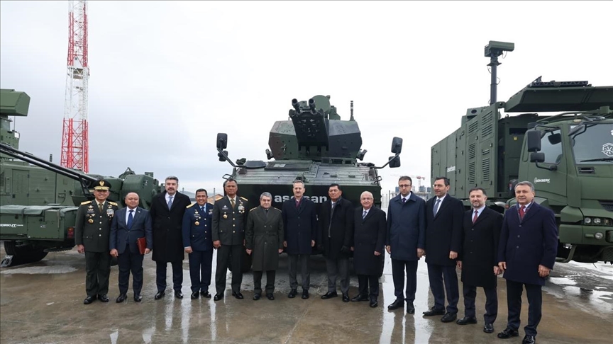 أنقرة.. وزير دفاع إندونيسيا يزور مصنع "أسيلسان" التركية