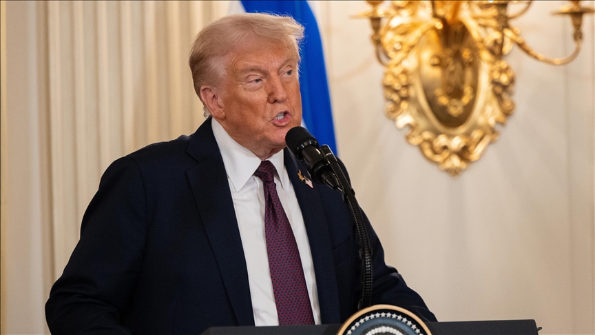 ترامب يهدد بتوجيه ضربة قوية لإيران حال مقتل متظاهرين