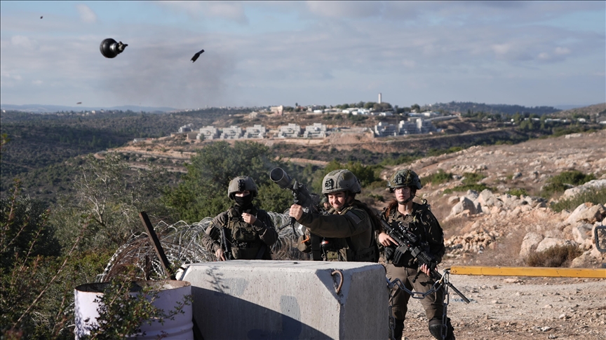 الجيش الإسرائيلي يعلن استكمال تدريبات فوق قمة جبل الشيخ بسوريا