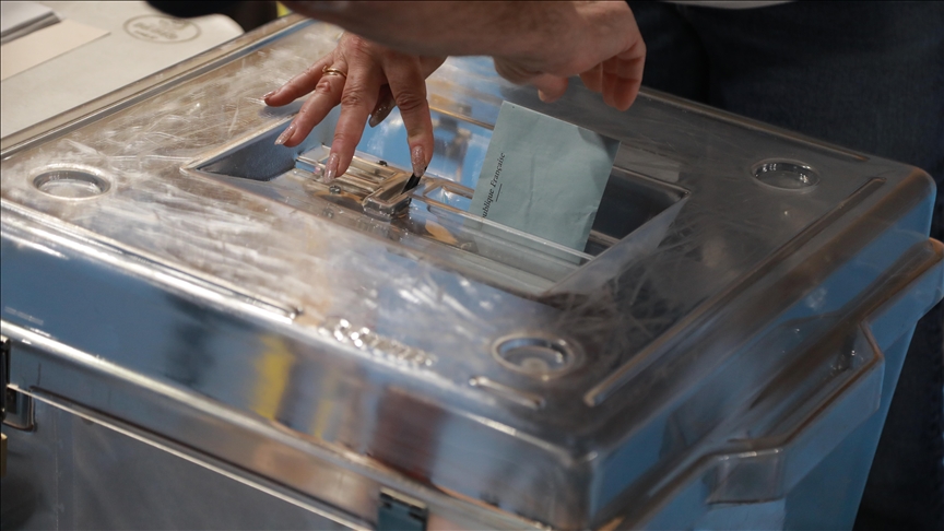 Sébastien Lecornu prépare l'hypothèse d'une dissolution en cas de censure