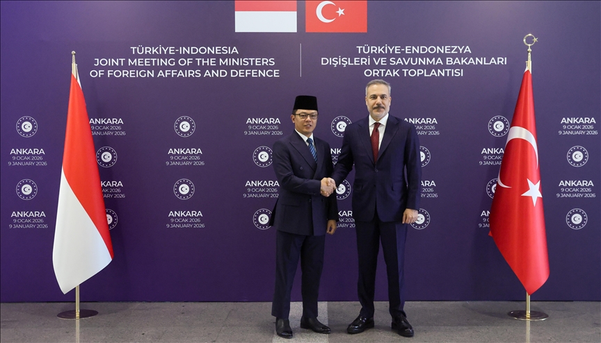 Фидан встретился с главой МИД Индонезии в Анкаре