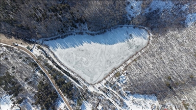 Çubuk Karagöl Tabiat Parkı'ndaki göl dondu