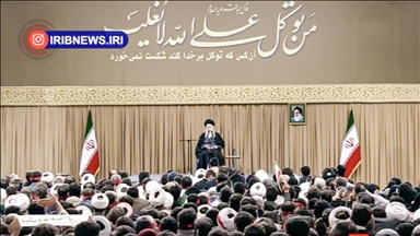 خامنئي يتهم محتجين بتخريب أملاك عامة "إرضاء" لترامب