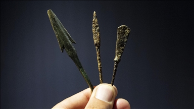 Güney Afrika'da 60 bin yıllık olduğu düşünülen zehirli ok uçları bulundu