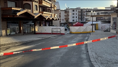 Su­vlasnik švicarskog bara priveden nakon požara u kojem je poginulo 40 ljudi