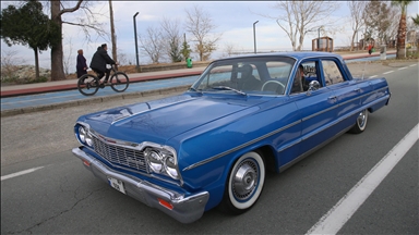 Класичен автомобил од 1964 година привлекува внимание на улиците во турски Ризе