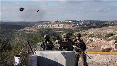 الجيش الإسرائيلي يعلن استكمال تدريبات فوق قمة جبل الشيخ بسوريا