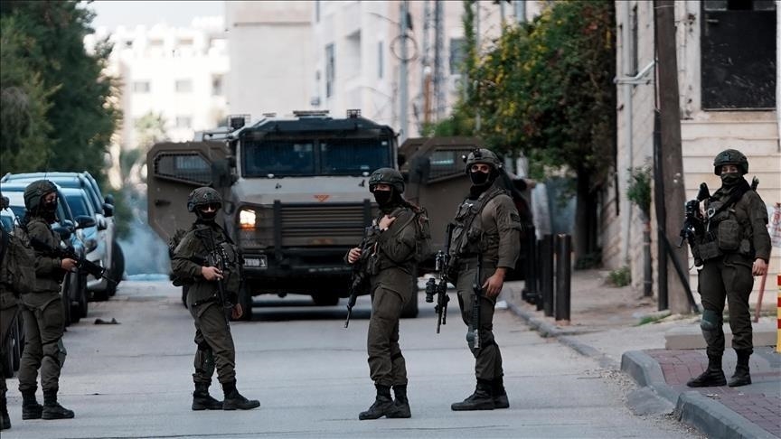 الجيش الاسرائيلي يطلق النار على فلسطيني بزعم محاولة تنفيذ عملية دهس