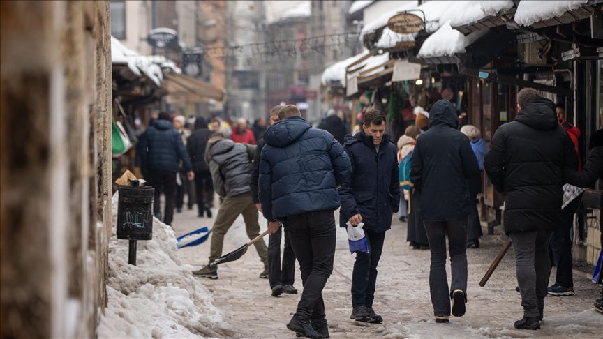 Snijeg i poledica otežavaju saobraćaj i svakodnevnicu u zemljama regiona