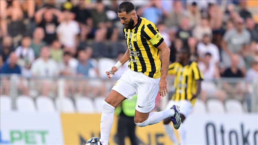 قدم.. كريم بنزيما يقود الاتحاد للفوز على الخلود 4-0