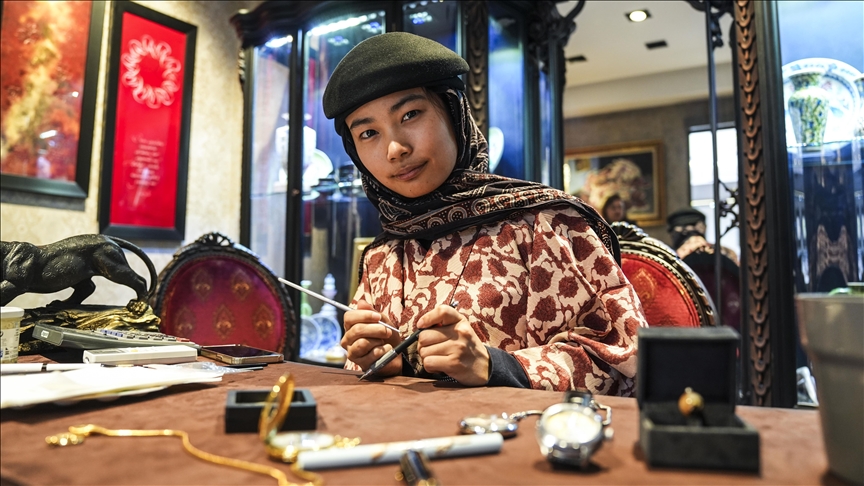 من طوكيو إلى إسطنبول.. فنانة يابانية في رحاب الزخرفة الإسلامية