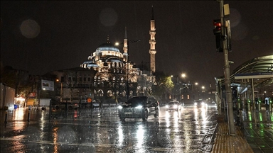 İstanbul'da kuvvetli yağmur ve şiddetli rüzgar etkili oluyor