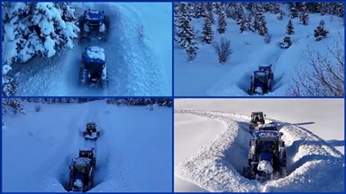 Kastamonu'da muhtar köy yolunu yaptığı kar küreme aparatıyla açıyor