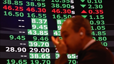 US stocks close week in positive territory, hitting record highs