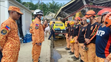 Death toll in Philippines landfill collapse rises to 4, search continues for dozens still trapped