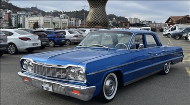 Rrugët e qytetit turk Rize zbukurohen me automjetin klasik të vitit 1964