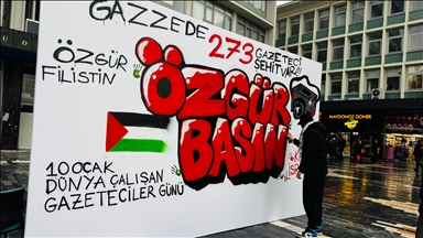 Ankara'da İsrail saldırılarında hayatını kaybeden Filistinli gazeteciler için grafitili anma