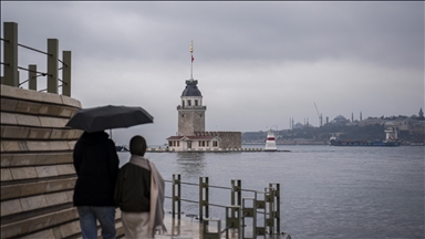 İstanbul Valiliğinden akşam saatleri için sağanak ve fırtına uyarısı 