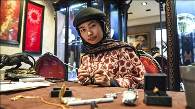 من طوكيو إلى إسطنبول.. فنانة يابانية في رحاب الزخرفة الإسلامية