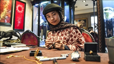 Studentja japoneze që u konvertua në Islam po mëson arte turke në Stamboll