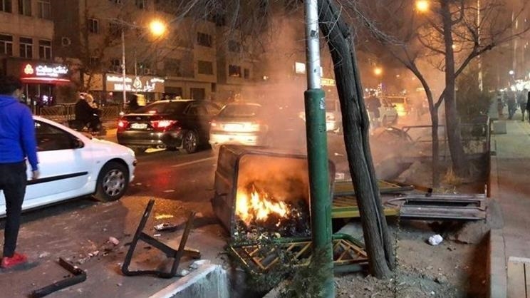 تسنیم: بیش از 100 نیروی امنیتی در ناآرامی‌های اخیر ایران کشته شدند