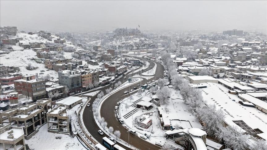 Li Tunceliyê ji ber berfê dibistan 2 rojan hatin tetîlkirin