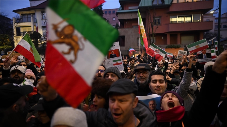 Iran: plus de 100 membres des forces de sécurité tués dans les troubles, rapportent les médias