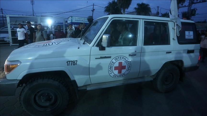 إسرائيل تفرج عن 12 أسيرا فلسطينيا من غزة