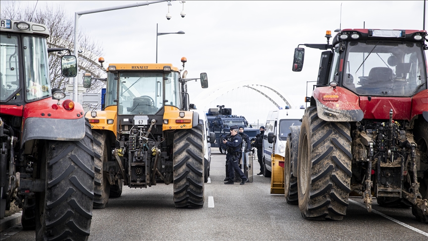 Spanish farmers continue to protest EU-South American trade deal