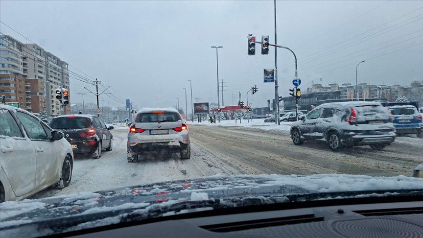 Vanredna situacija u 11 opština, snijeg paralisao dijelove Srbije i regiona