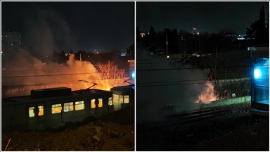 Bakırköy'de metro durağının yanındaki elektrik kablolarında çıkan yangın söndürüldü