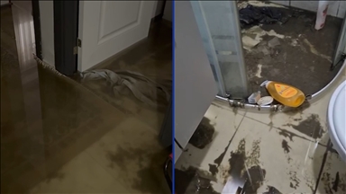 Beylikdüzü'nde sağanak nedeniyle 5 katlı binanın giriş katındaki 2 daireyi su bastı