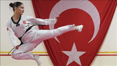 Tekvandoda Avrupa'da zirveye çıkan Elif'in hedefi başarısını sürdürmek