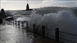 İstanbul'da kent genelinde yarın olumsuz hava şartları nedeniyle okullar tatil edildi