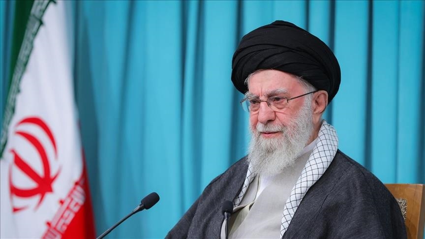 Lideri suprem i Iranit  Khamenei poston një foto ku Trumpi shfaqet si faraon