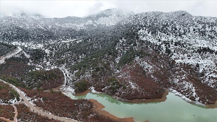 Isparta'daki kış manzaraları havadan görüntülendi