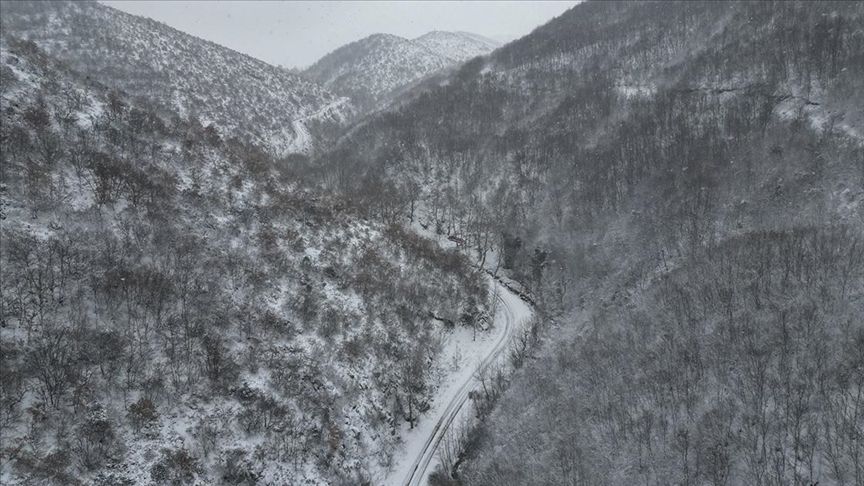 Tekirdağ'da beyaza bürünen ormanlar havadan görüntülendi 