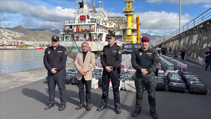 Policia spanjolle sekuestron 10 tonë kokainë në një anije tregtare në Oqeanin Atlantik