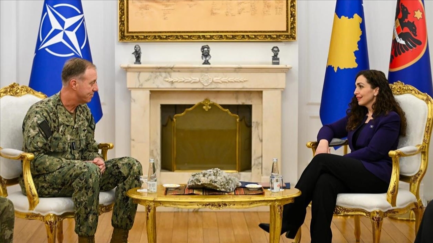 Osmani takon komandantin e Komandës së Forcave të Përbashkëta të NATO s në Napoli  Wikoff