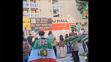 لوس أنجلوس.. إصابتان في اقتحام شاحنة لتجمع مؤيد لاحتجاجات إيران