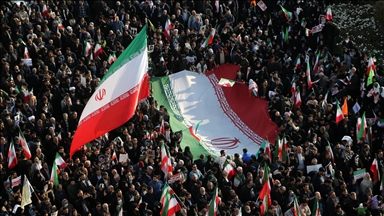 Organizirani provladini protesti u Iranu u jeku masovnih antivladinih demonstracija