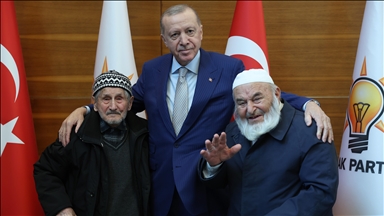 Cumhurbaşkanı Erdoğan, Düzce'den gelen vatandaşlarla görüştü