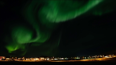 Aurorat shumëngjyrëshe të Dritave Veriore, krijuan skena mbresëlënëse në kryeqytetin e Islandës
