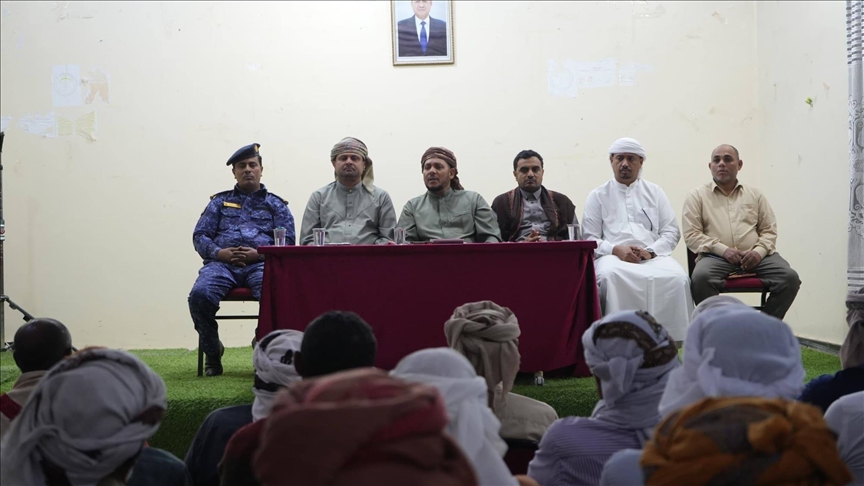 اليمن.. محافظ سقطرى يرحب بقوات "درع الوطن" ويعلن العمل مع التحالف 