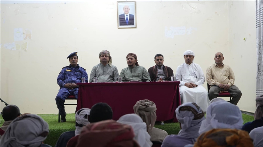 اليمن.. محافظ سقطرى يرحب بقوات "درع الوطن" ويعلن العمل مع التحالف 