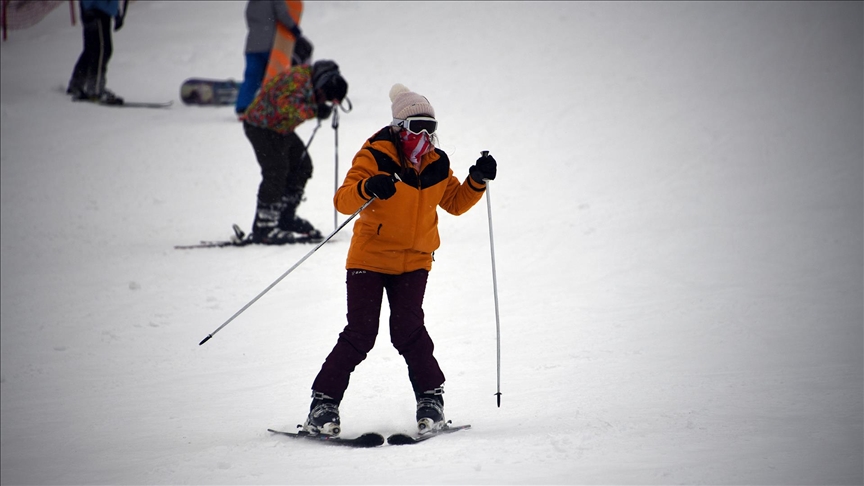 Anadolu'nun "yüce dağı" Ilgaz, yarıyıl tatilinde kayak turizmini tercih edecekler için hazır