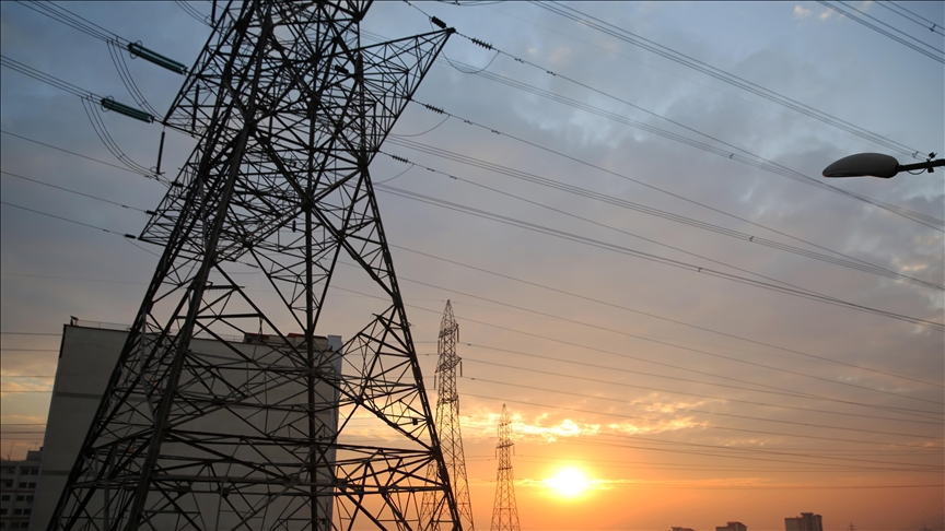 Iran eases communication blockade, allowing international calls amid protests